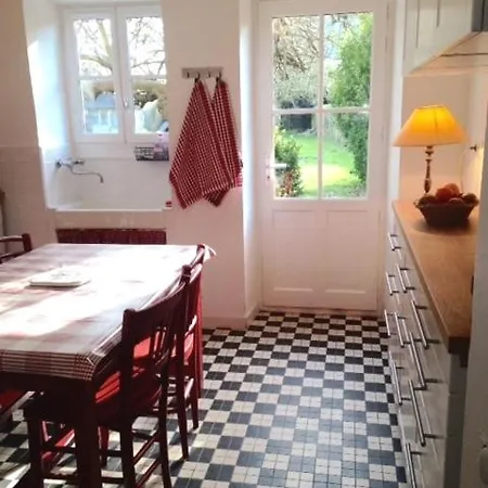 Maison De Famille Elegante - Cheminee , Jardin Clos- Ideal بيت للعطل